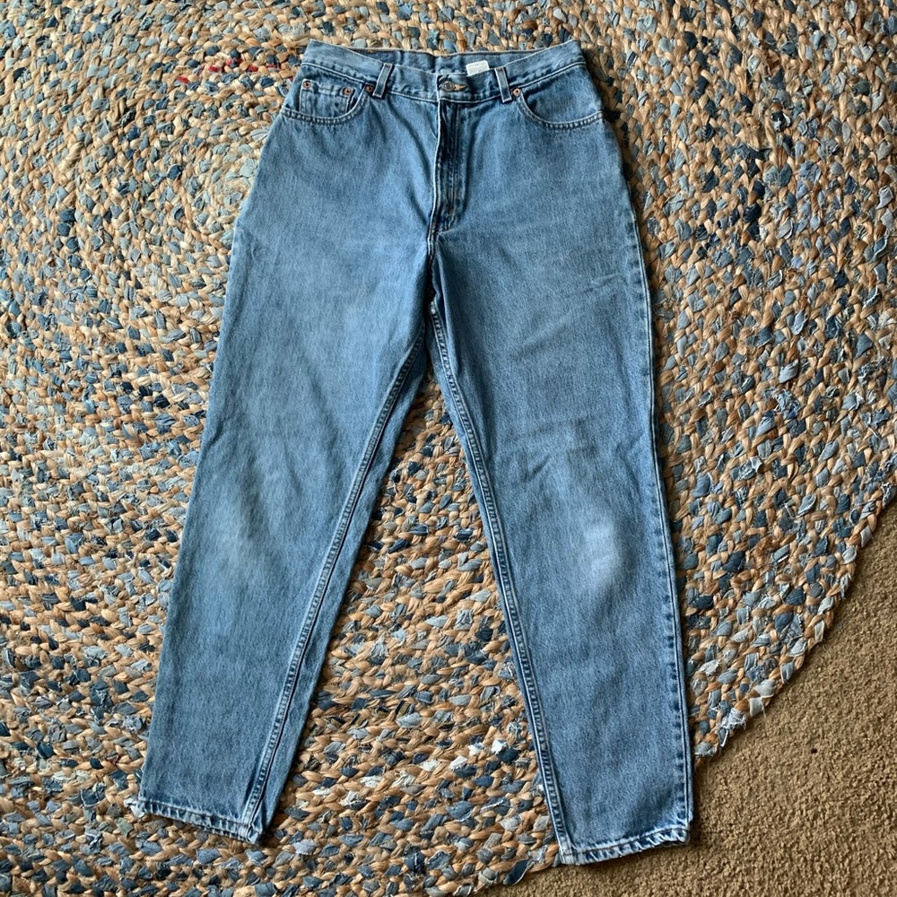 Levi’s High Wasted Relaxed Fit. 550